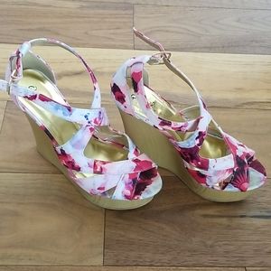 Floral platform heels Sz 6
